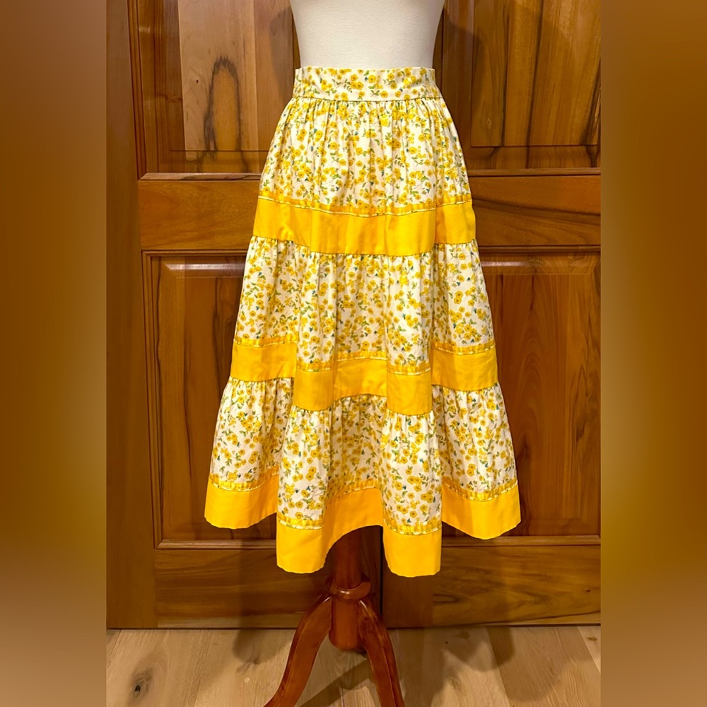 VTG Handmade Tiered Prairie Skirt/Golden Yellow Ribbons/Blue Bee Print est S EUC